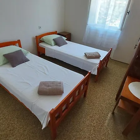 Ferienhaus Holiday Home Zvecanje