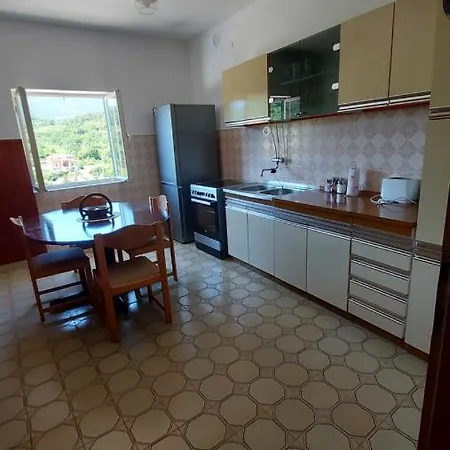 Holiday Home * Zvečanje