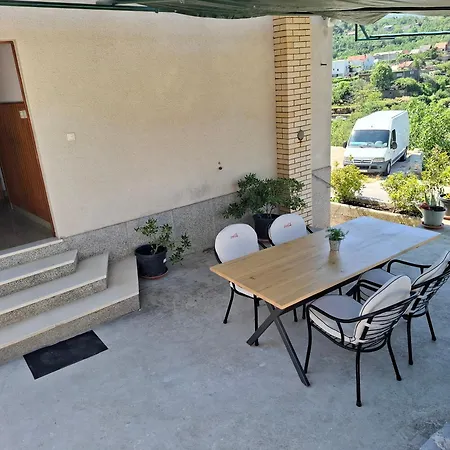 Holiday Home *