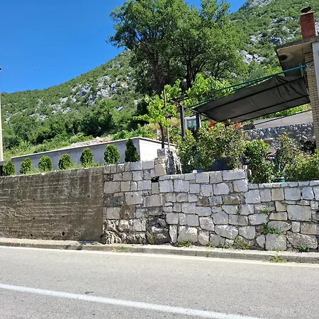 Holiday Home Σπίτι διακοπών Zvecanje
