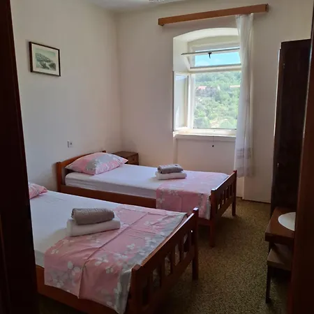 펜션 Holiday Home Zvecanje