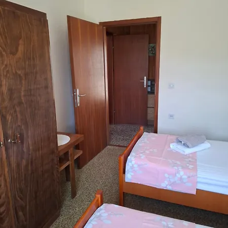 Holiday Home * Zvecanje